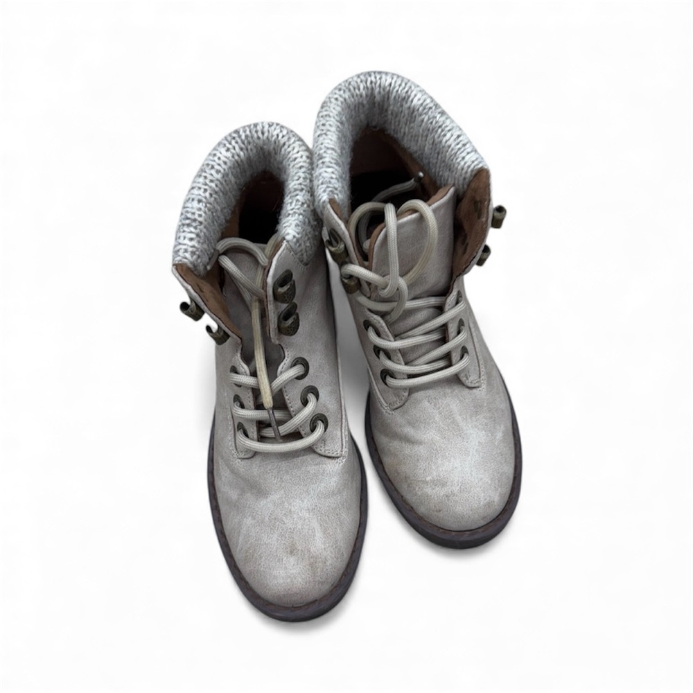 Blowfish Size 6.5 Stylish Gray Lace-Up Boots